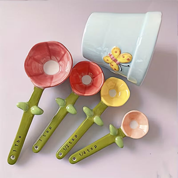 Flower-Shaped Ceramic Measuring Spoon Set with Holder – Decorative Porcelain Kitchen Spoons in Flower Pot Design