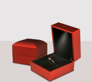 " Elegant LED Light Ring Box: Perfect for Engagement & Wedding Gifts - Keep Your Jewelry Safe & Secure! & Secure!"