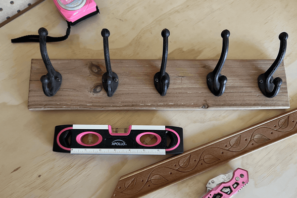 PINK 9-inch torpedo-shaped spirit level for 180/90/45 degrees leveling-- DT5019P